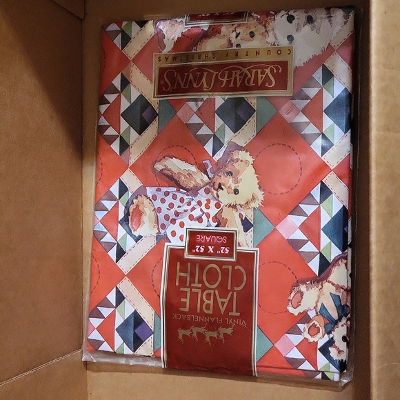 vintage NIP SQUARE VINYL POLYESTER TABLE CLOTH WITH FLANNEL BACK - Picture 1 of 5